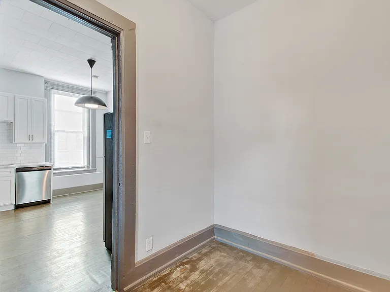 1659 W 21st St #2R — Photo 11