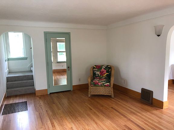 4th image of 1459 Benvenue Ave