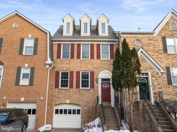 2048 Pieris Ct, Vienna, VA 22182