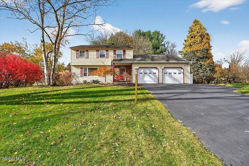 2nd image of 23 Olde Coach Road