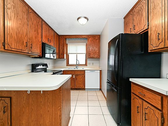 5th image of 11124 Drake St NW