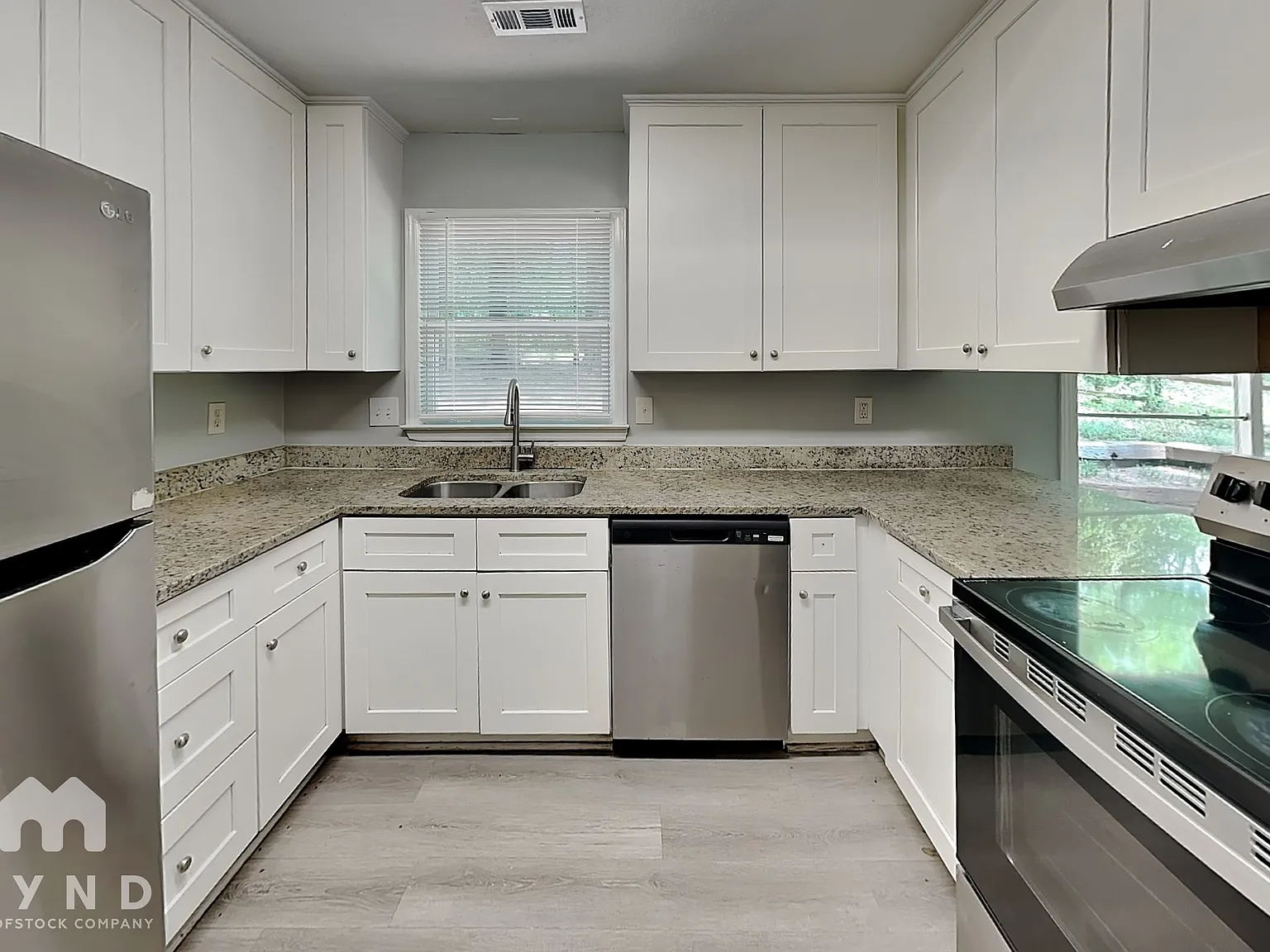 3 bed, 2.5 bath, 1354 sqft, $1,800 — Photo 4