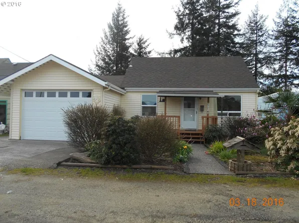 2705 7th St, Tillamook, OR 97141