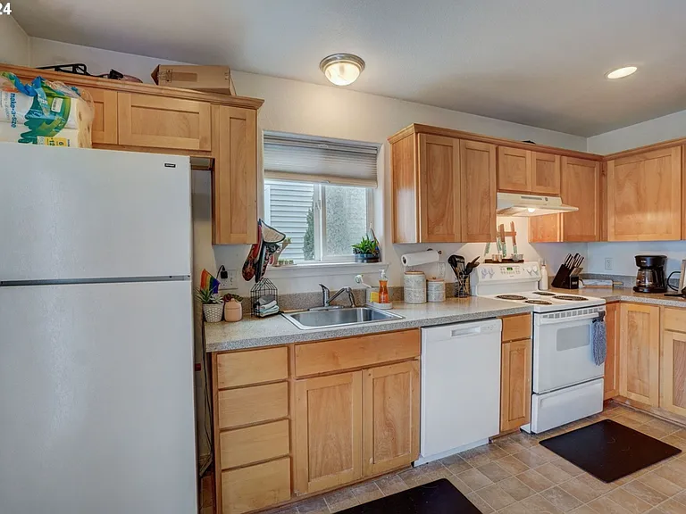 11821 SE Pine St — Photo 5