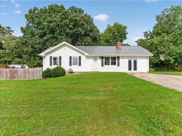 4408 Sardis Rd, Gainesville, GA 30506