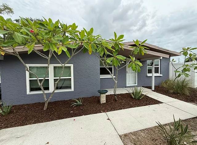 3 bed, 1.5 bath, 1024 sqft, $2,350 — Photo 3