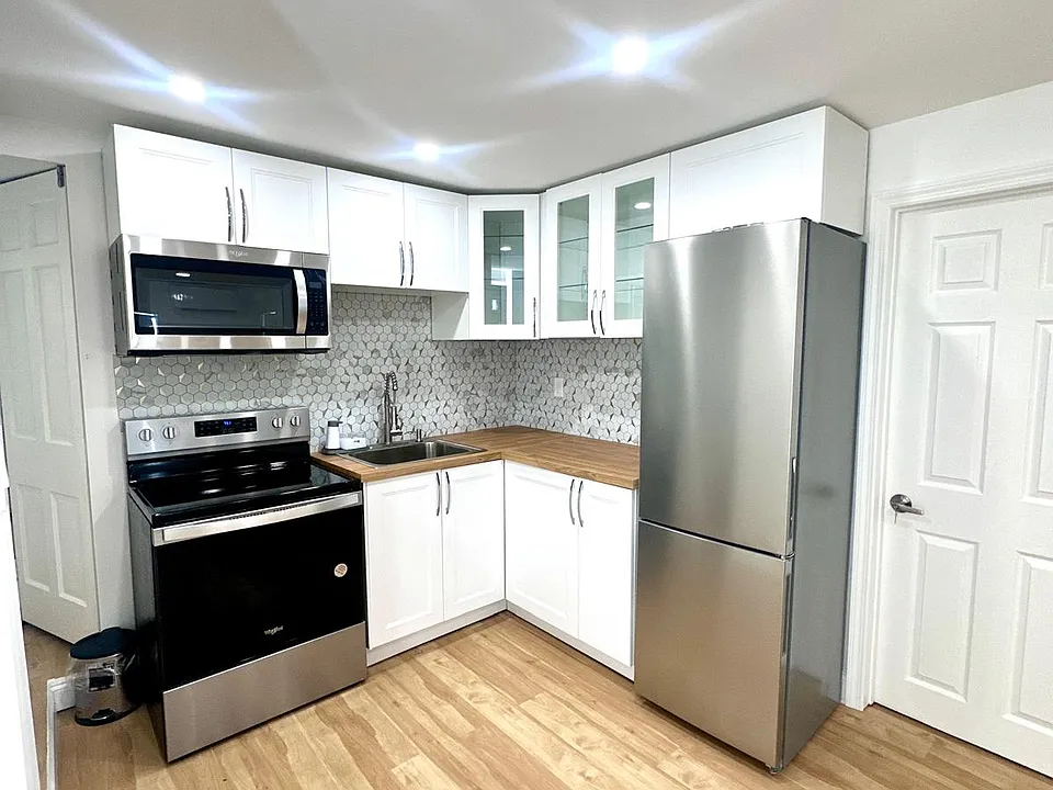 32 Clarke St #1