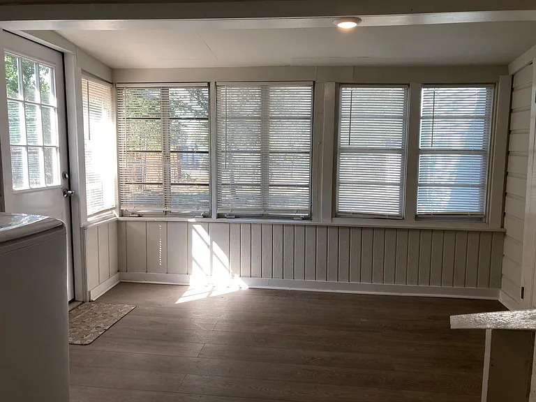 728 Moore St — Photo 12