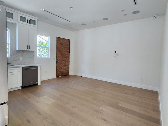 3rd image of 6936 Jellico Ave