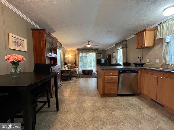 3rd image of 1854 Emily Dr