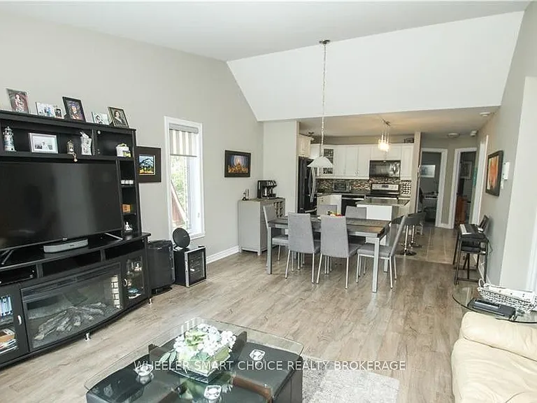 226 1st St W #214 — Photo 4