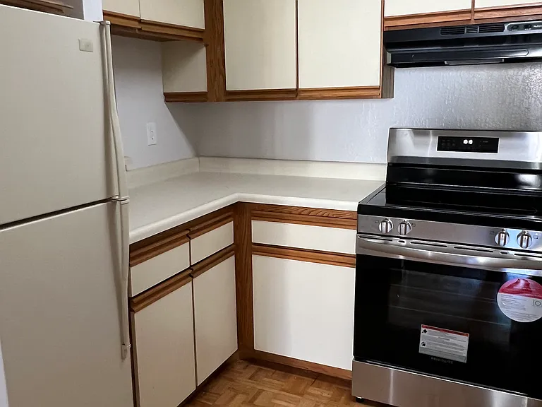 320 Peninsula Ave #312 — Photo 6