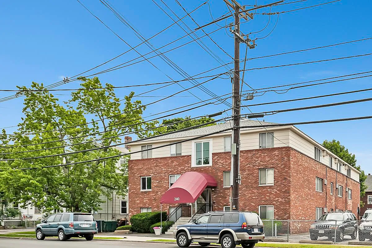 2 bed, 1.0 bath, $2,300 — Photo 4