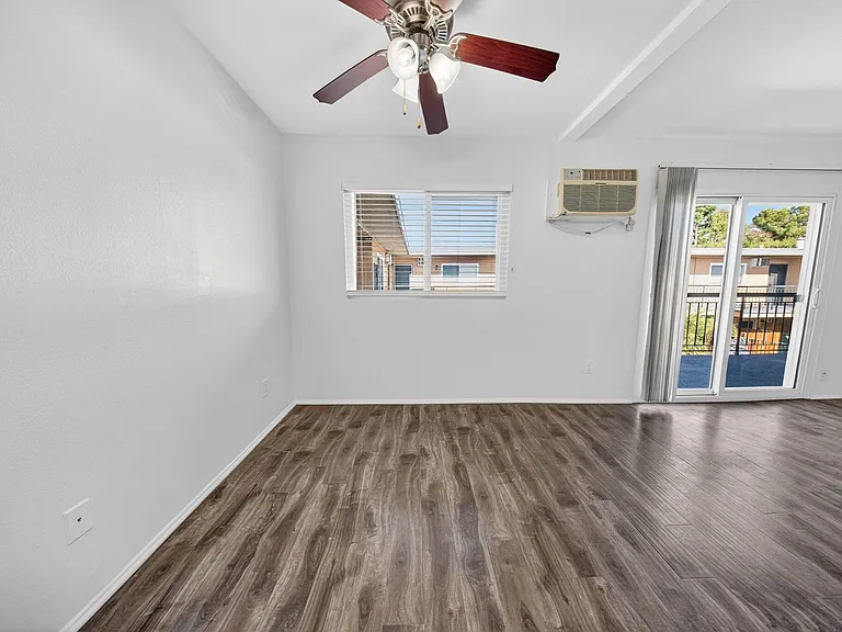 10736 Magnolia Blvd — Photo 16