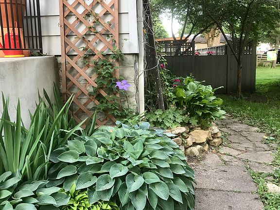 4th image of 886 20th Ave SE