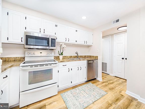 3rd image of 801 N Howard St APT 303