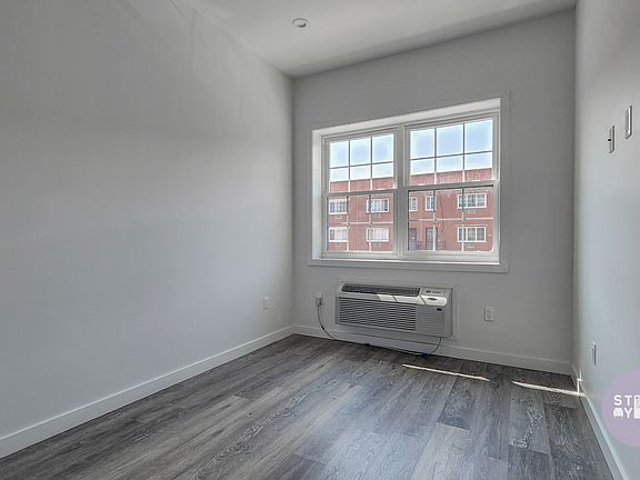 5th image of 1709 Park Pl #2F