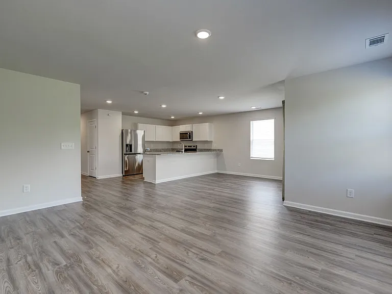 220 Ingleby Rd — Photo 3