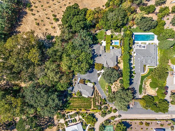 3rd image of 1549 E Napa Street