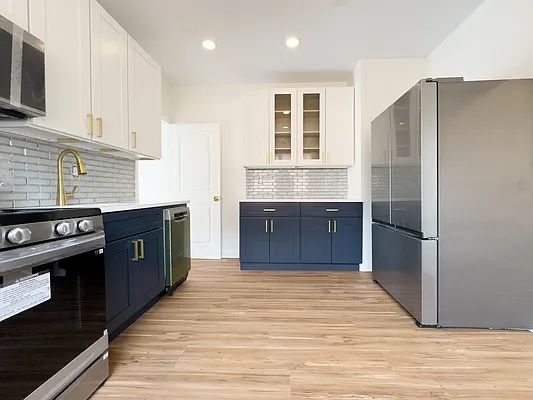 Rented by Bond New York | media 5