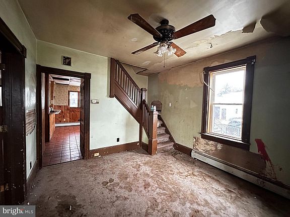 4th image of 437 E Melrose St