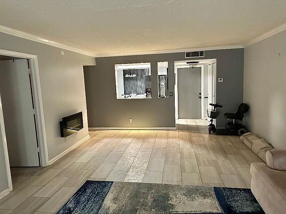 4th image of 15 Willowbrook Lane #102