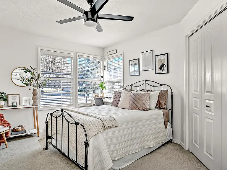 9745 W Sleepy Hollow Ln — Photo 13