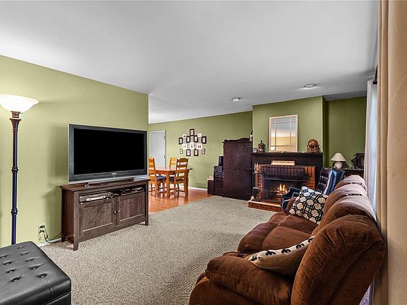 5th image of 610 Saint Anthony Dr