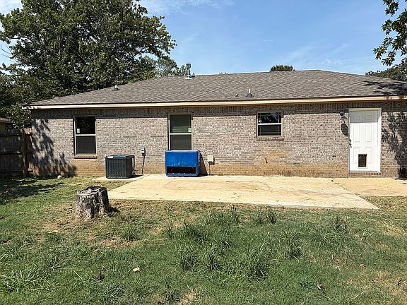 4th image of 406 Circle Dr