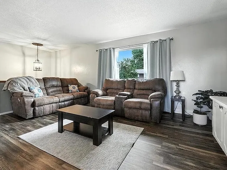 1538 W Owen Cir — Photo 5