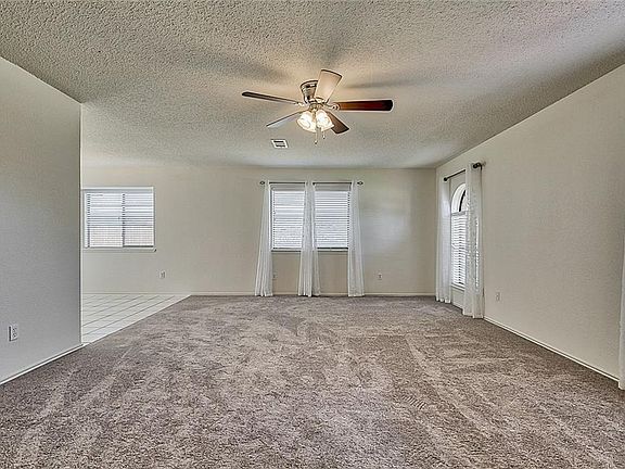 4th image of 909 Seabrook Dr