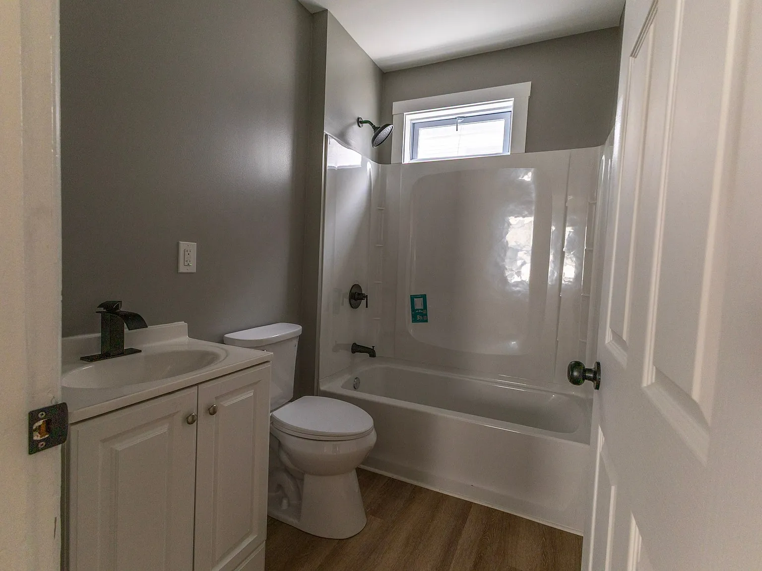 3 bed, 1300 sqft, $2,600 — Photo 3