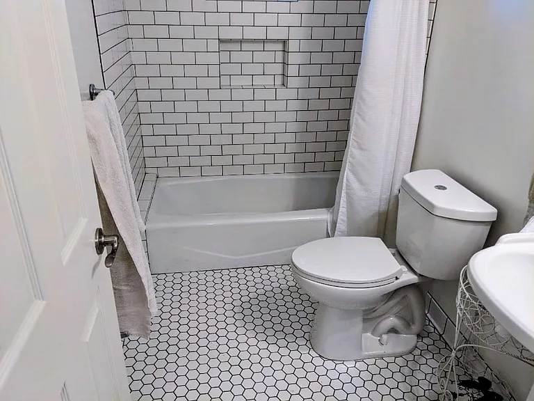 1826 Coastland Ave — Photo 8
