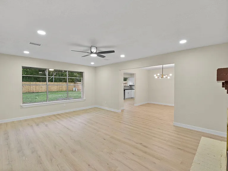 2322 Aprilmont Dr — Photo 11