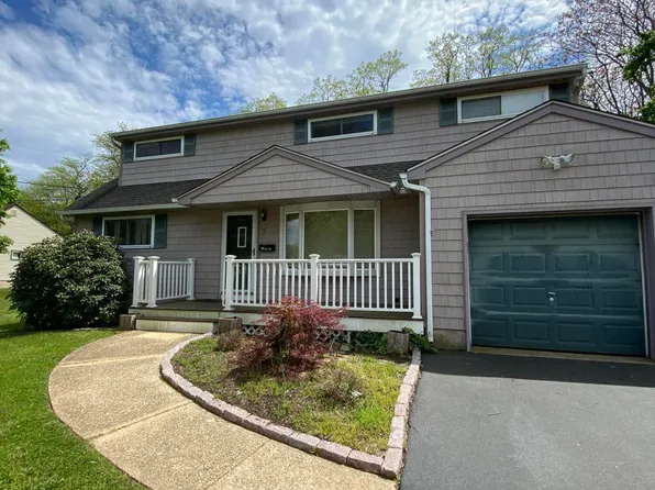 5 Carole Dr, Oakhurst, NJ 07755