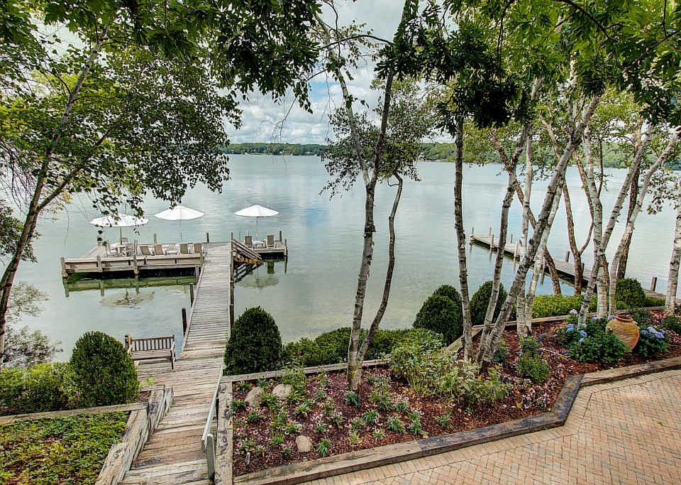 5975 Cedarhurst Ln, Hartland, WI 53029 | Zillow