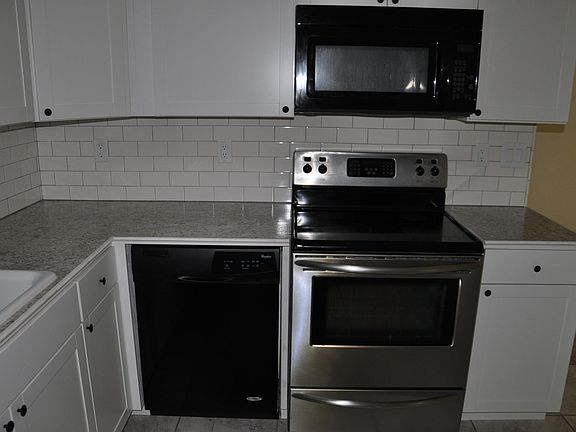 5th image of 3050 Adelma Ct