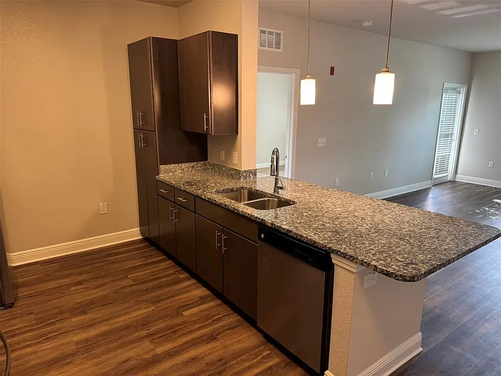 2 bed, 2.0 bath, 1167 sqft, $1,750 — Photo 4