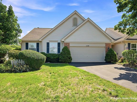 2nd image of 1229 Oakwood Dr #7-1