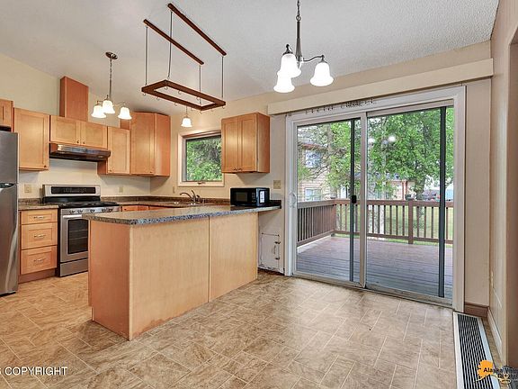4th image of 10619 Colville St