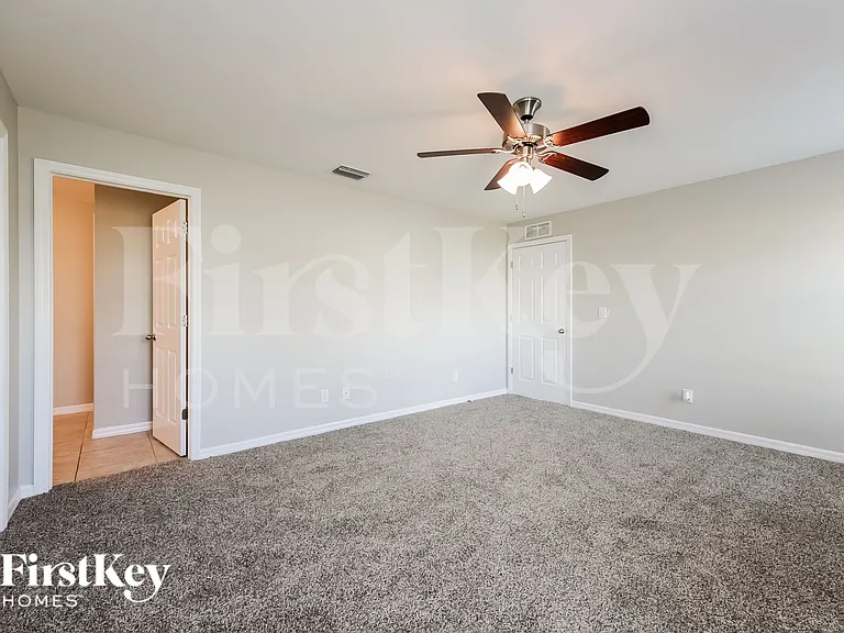 1305 NW 11th Ter — Photo 9