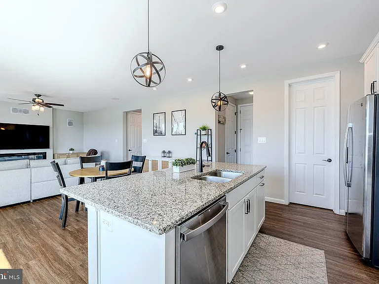 324 Cedar Spring Dr — Photo 10