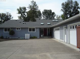 542 W Warren Ct, Roseburg, OR 97471