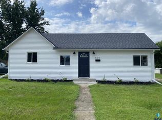 501 E 3rd Ave, Flandreau, SD 57028