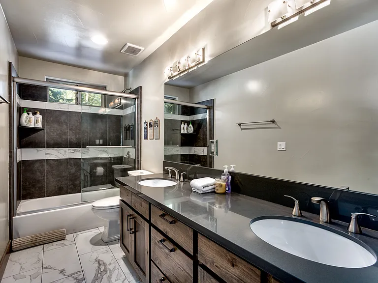 2425 Marshall Trl — Photo 19