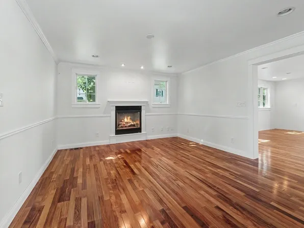 250 Chelmsford St, Chelmsford, MA 01824