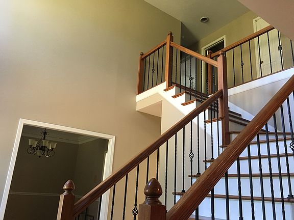 4th image of 409 Ashley Ln