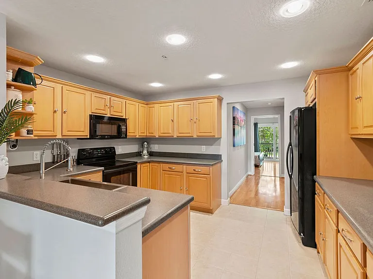 833 N Fern Creek Ave — Photo 9