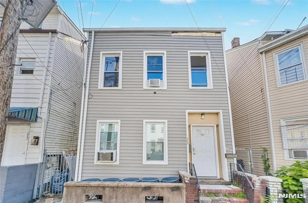 532 Summer St photo 1