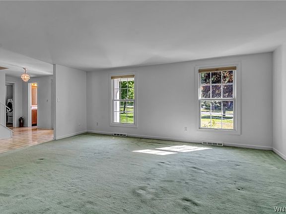 5th image of 36 Kingswaye Dr